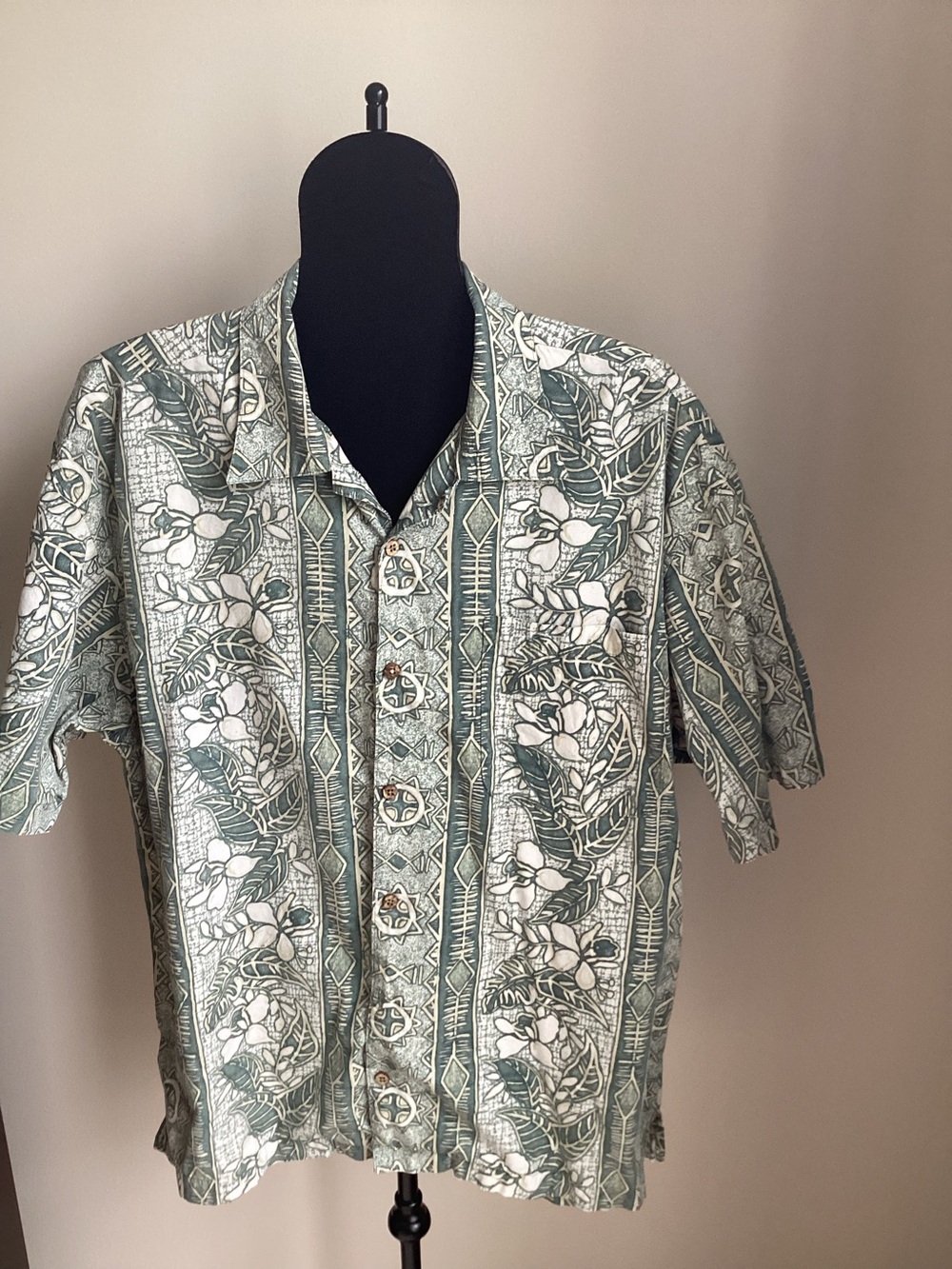 Vintage Bluewater Wear men’s Hawaiian/Aloha shirt XL USA cotton rayon